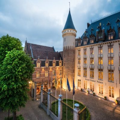 facadefoto dukes' palace prinsenhof by night (1)